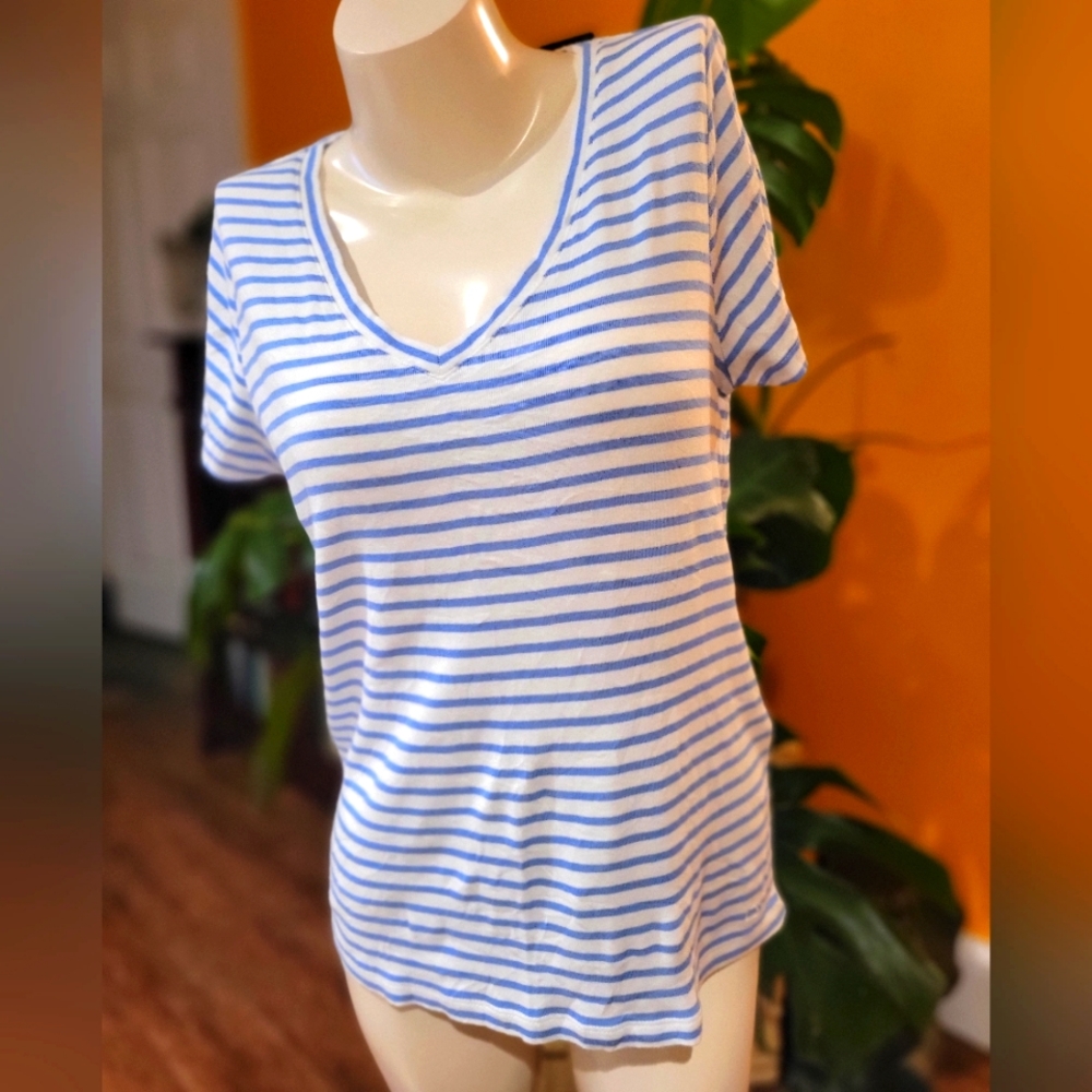 💠2/$25💠Vineyard Vines V-Neck T-Shirt